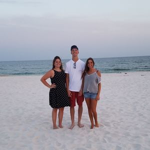 Meet your Posher, Holly hagen